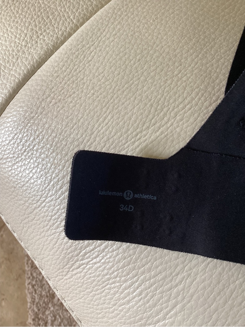 Lululemon Athletica Sports Bra. See photo for flaw.🌹 - Picture 7 of 11